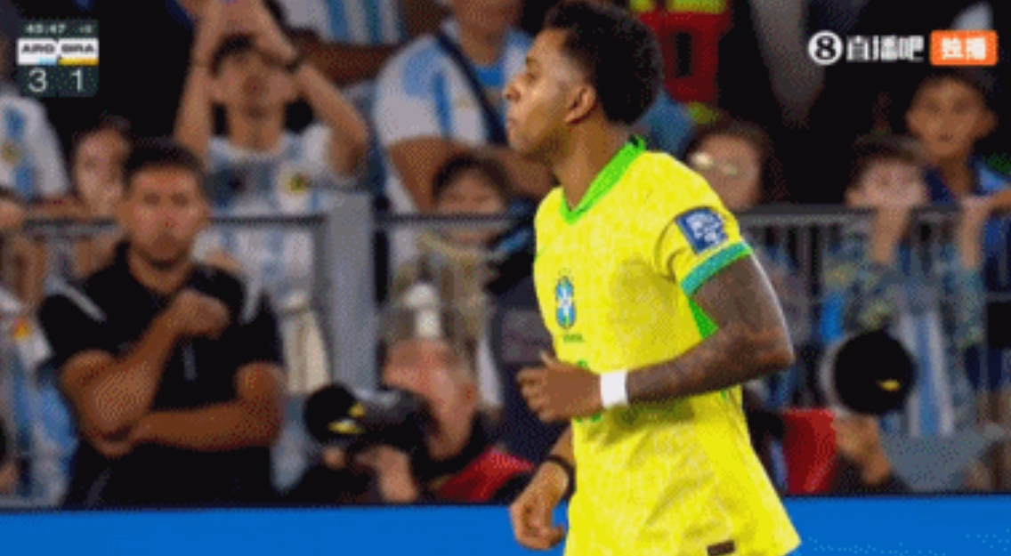 半場被換下！羅德里戈比賽中與帕雷德斯互懟，當前進球荒超半年