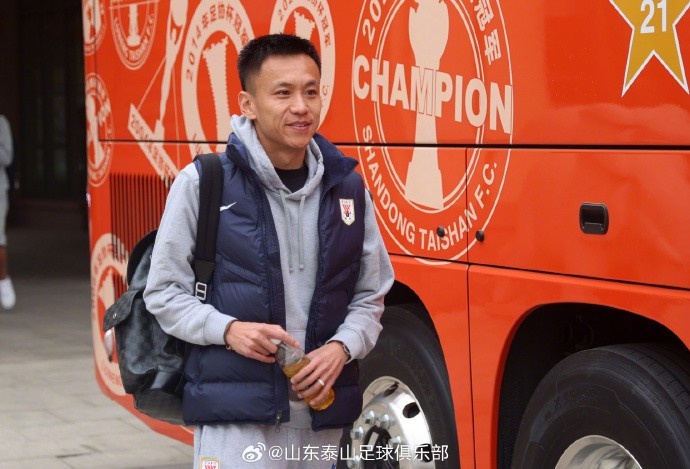 山東泰山隊(duì)啟程前往梅州，大約今晚20:00抵達(dá)下榻酒店