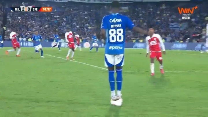 太陽報：切爾西考察哥倫比亞19歲“刺頭”天才，雙腳踩球引發沖突