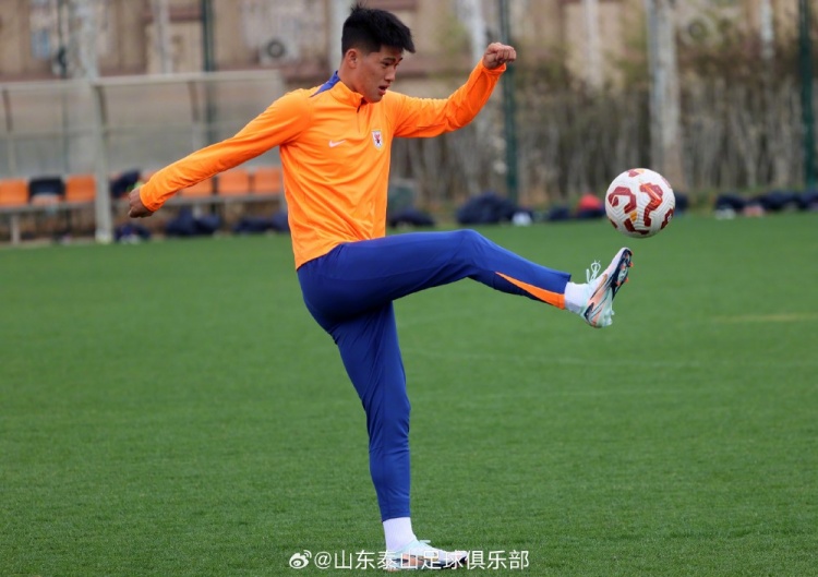 今天泰山B隊在基地內積極備戰，彭嘯、依木蘭和陳澤仕參加訓練