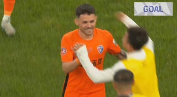 似傳似射！約尼查禁區外內切兜射彈地破門，趙石撲救不及