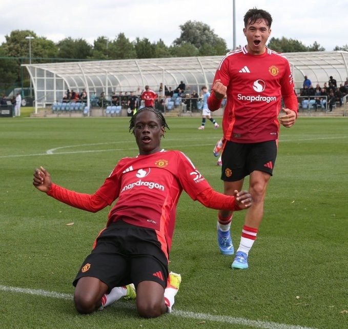 羅馬諾：曼聯即將續約17歲小將，聯賽10場6球&很快會一線隊首秀