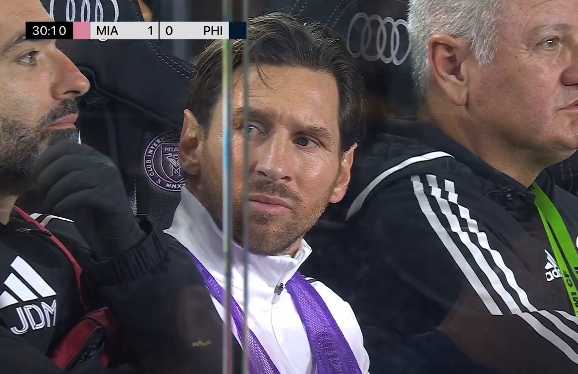 何解梅癮？鏡頭頻頻給到場邊的梅西，缺席阿根廷比賽后繼續替補