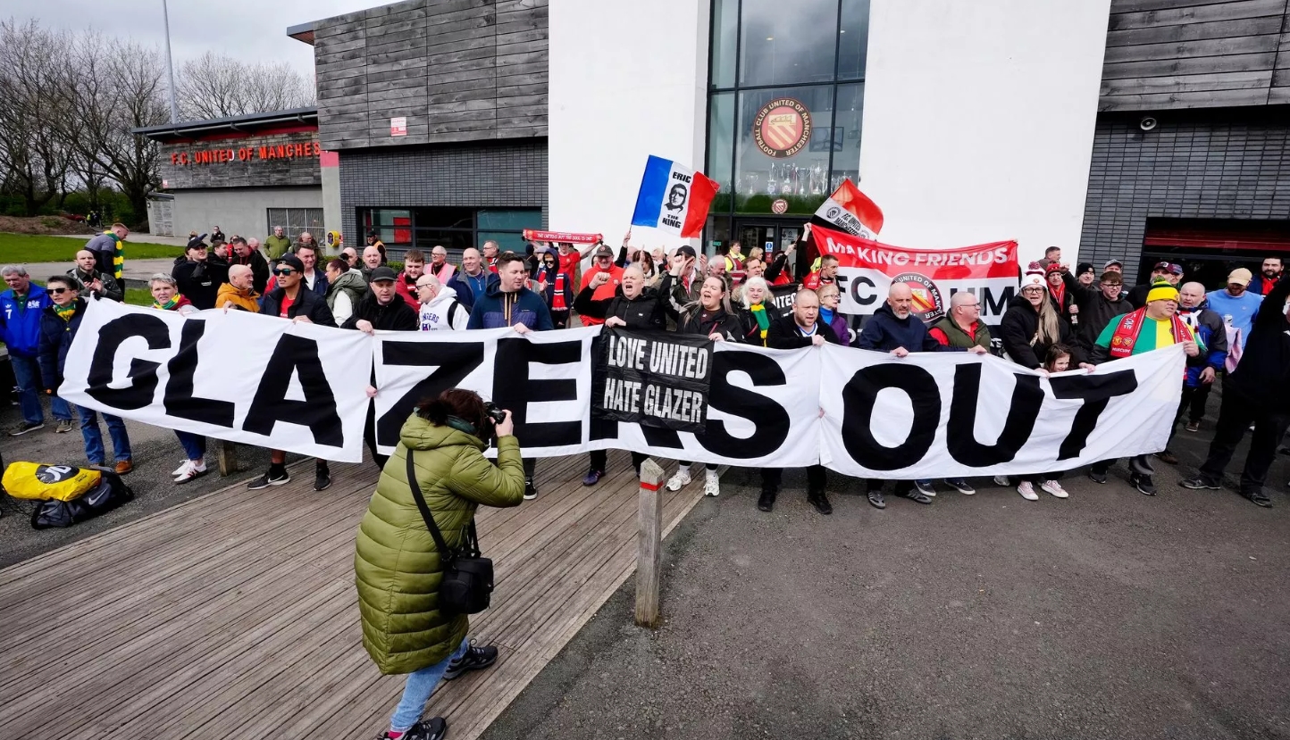 曼聯球迷組織舉行聯合抗議活動，表達對格雷澤家族的抗議
