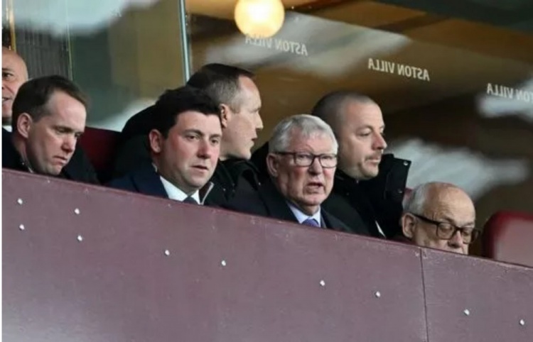 83歲弗格森觀戰青年足總杯半決賽，曼聯U18點球大戰落敗