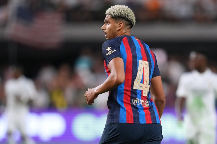 英媒：曼聯(lián)準(zhǔn)備引進(jìn)阿勞霍，巴薩愿接受6000萬(wàn)歐元的報(bào)價(jià)