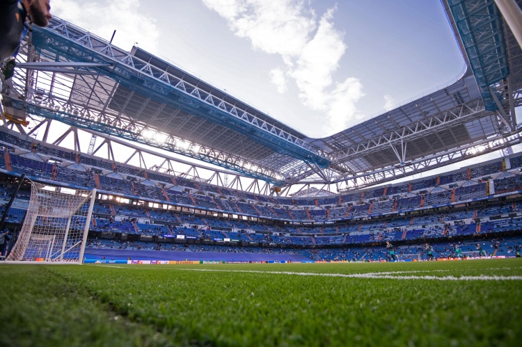 西媒：巴爾德拜巴斯基地和伯納烏的草坪狀況引發(fā)皇馬球員擔憂