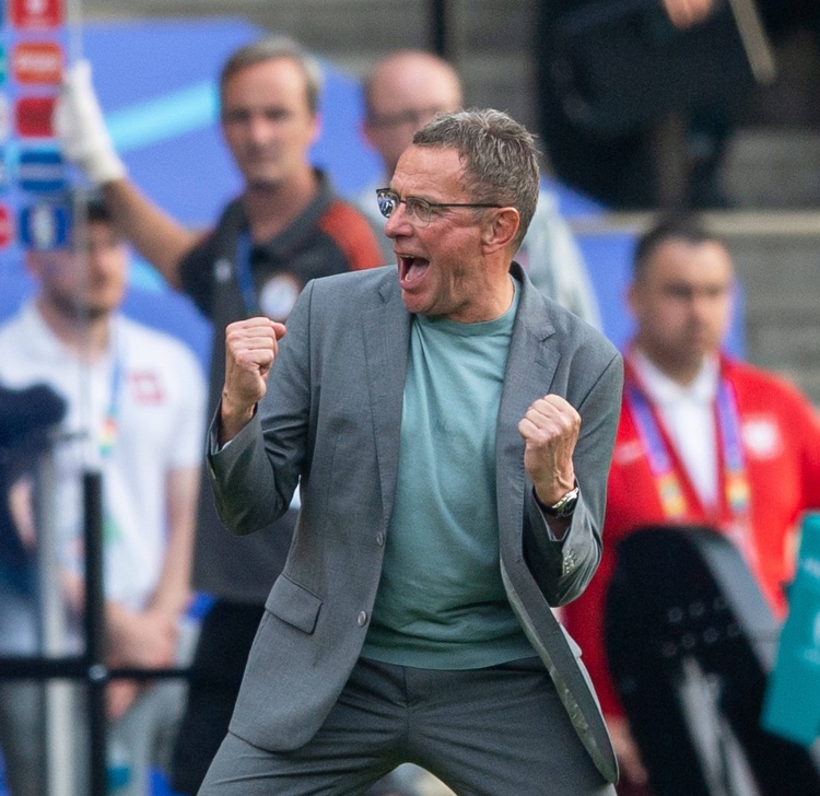 記者：拜仁沒有和朗尼克接觸，未來也沒有邀請其任職的計劃