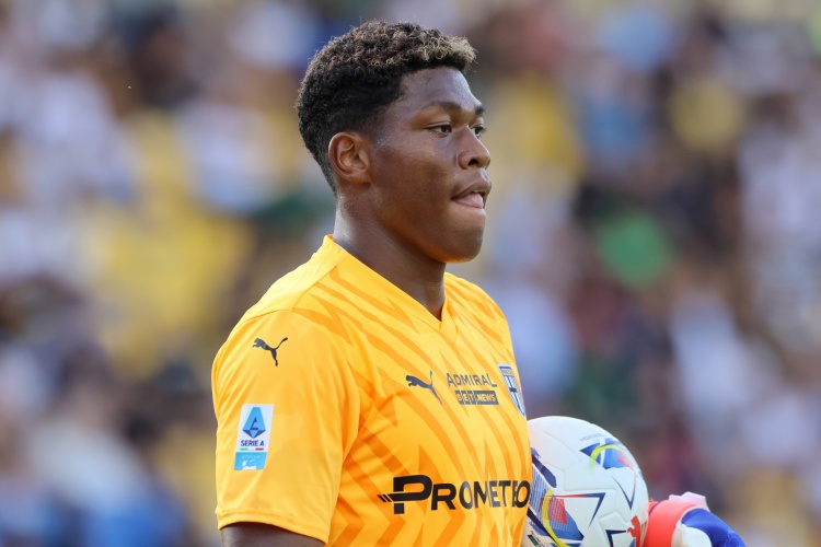 鈴木彩艷德轉最新身價達1400萬歐，是一年前的7倍