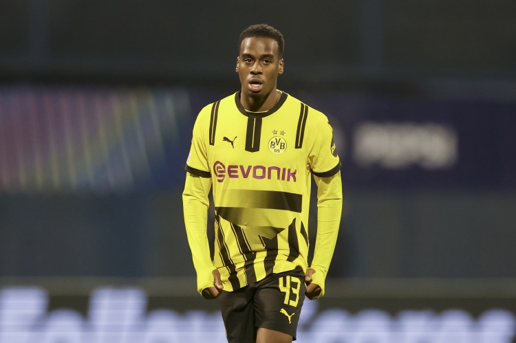 德媒：吉滕斯已在探尋轉(zhuǎn)會(huì)選擇 曼聯(lián)藍(lán)軍紅軍熱刺有意&拜仁機(jī)會(huì)小