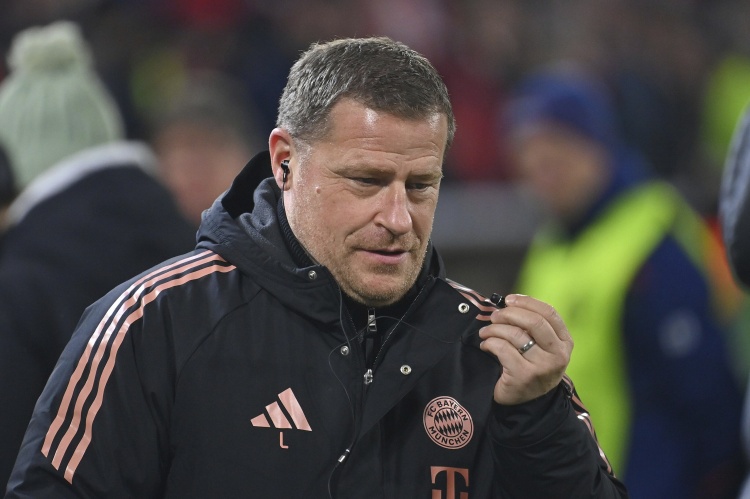 記者：拜仁內部對埃貝爾存在不滿，正考慮任命高于他的管理者