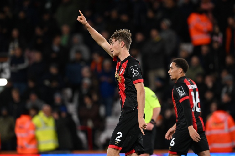 皇馬有意！19歲中衛(wèi)懷森在2025年共完成25次攔截，是英超同期最多