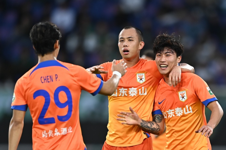 記者：崔康熙訓練前與黃政宇單獨溝通 大概率在復盤國足丟球