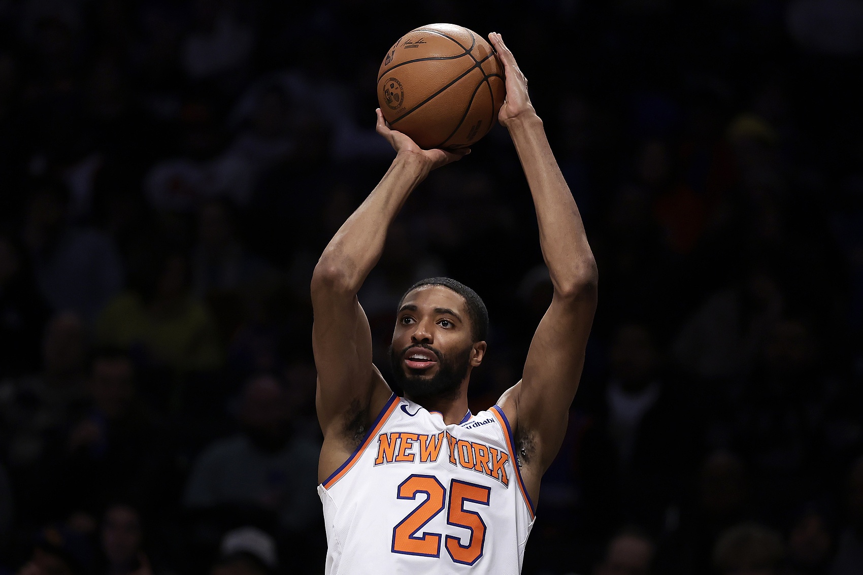 傳射俱佳！米卡爾-布里奇斯22中12拿到28分7助 末節(jié)13分定勝局