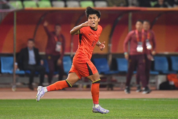 老蒯無緣名單！19歲蒯紀聞隨隊出征，但未進名單無緣職業生涯首秀