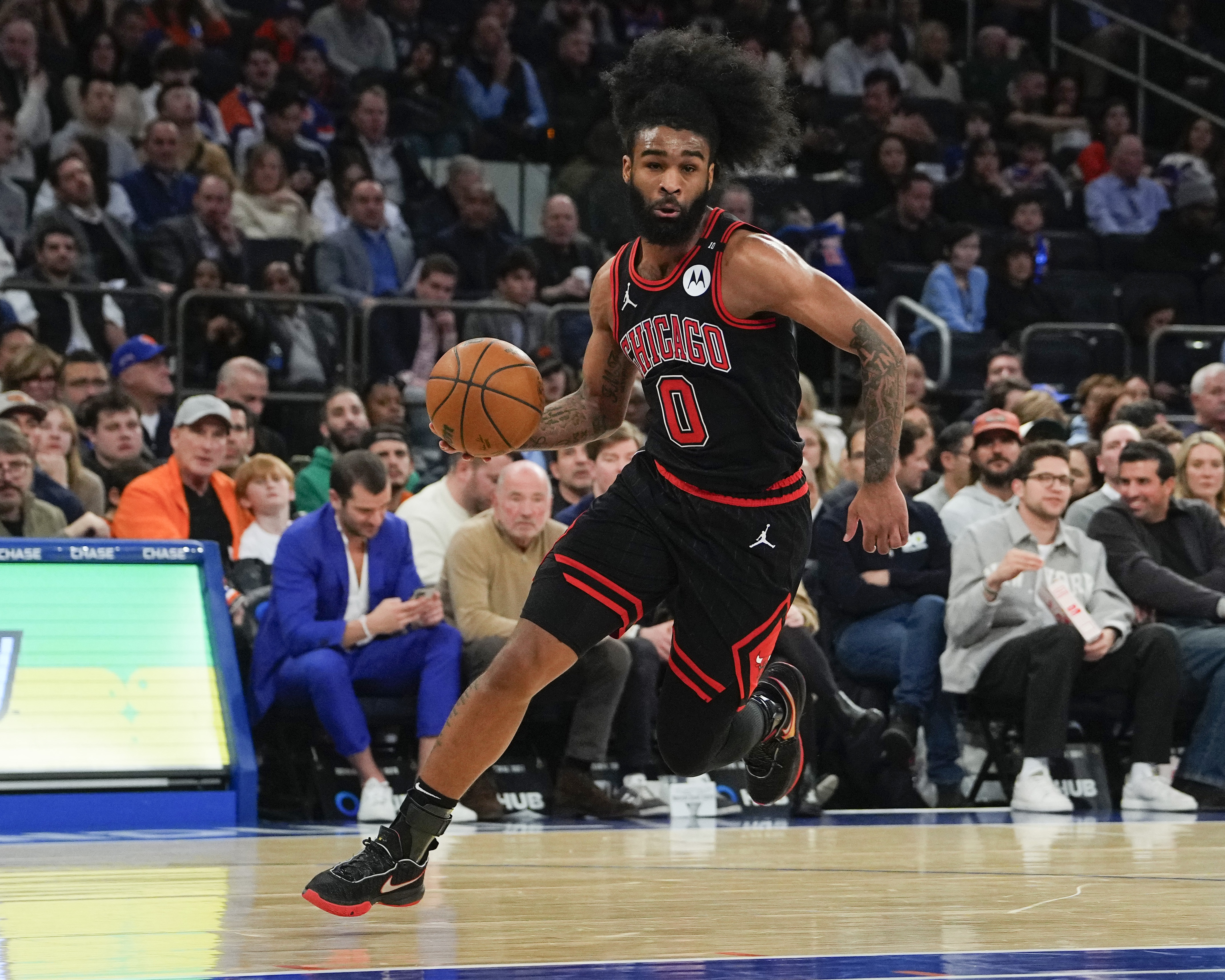 科比-懷特20中9得到26分9助 末節(jié)獨(dú)得15分 命中關(guān)鍵三分