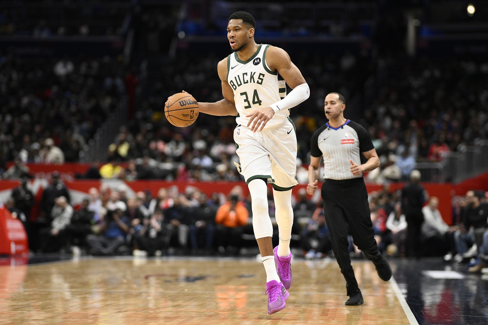 內線是真擋不住！字母哥半場11中9怒砍21分4板5助