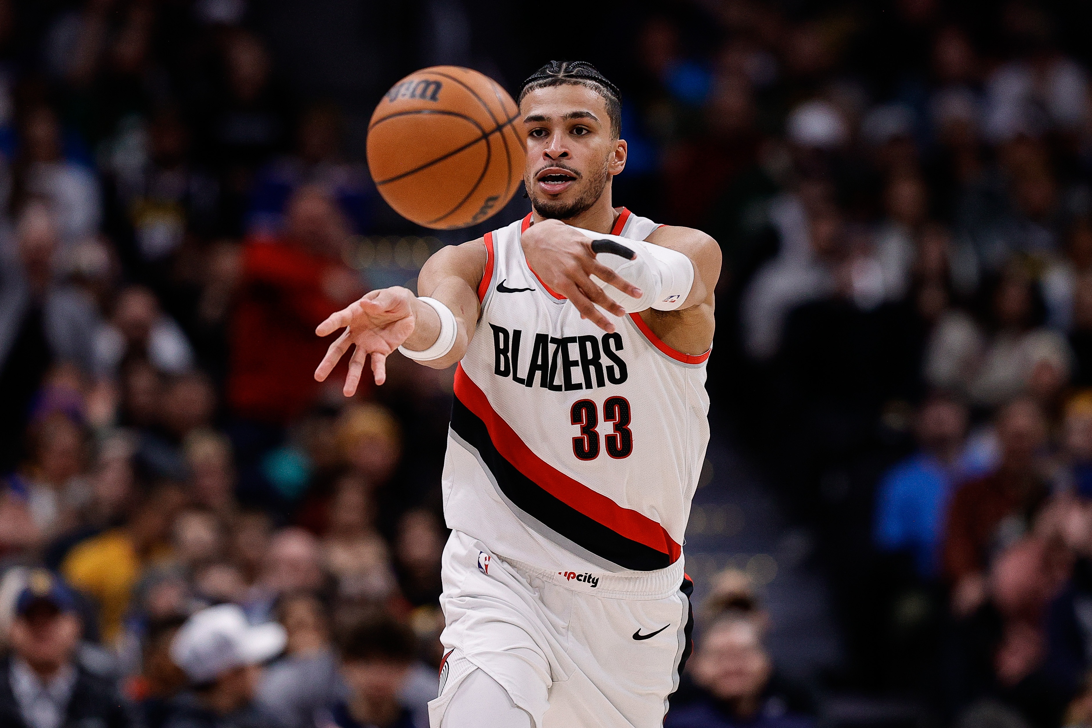 三分射手！卡馬拉8中6得到16分8板5助1斷 三分6中4