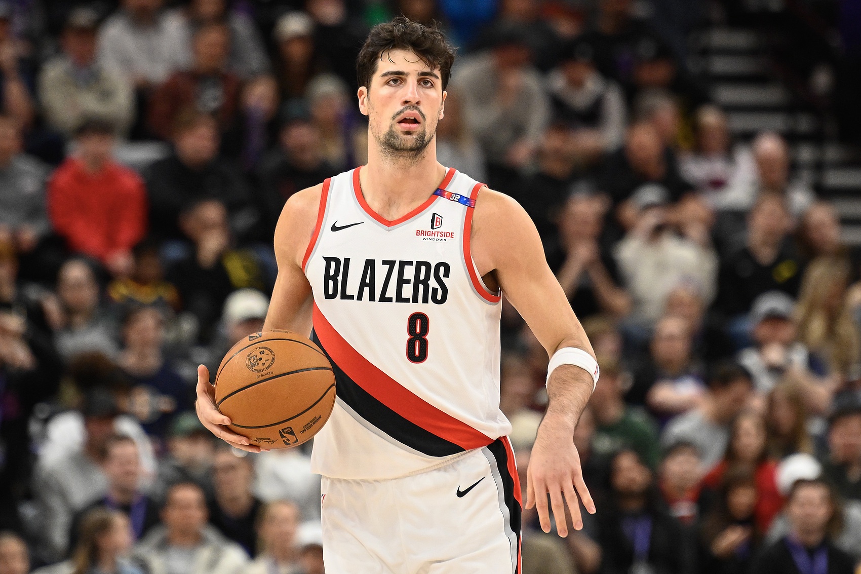 扛著球隊(duì)前進(jìn)！阿夫迪亞上半場(chǎng)8投5中&三分4中2 得到17分7板1助