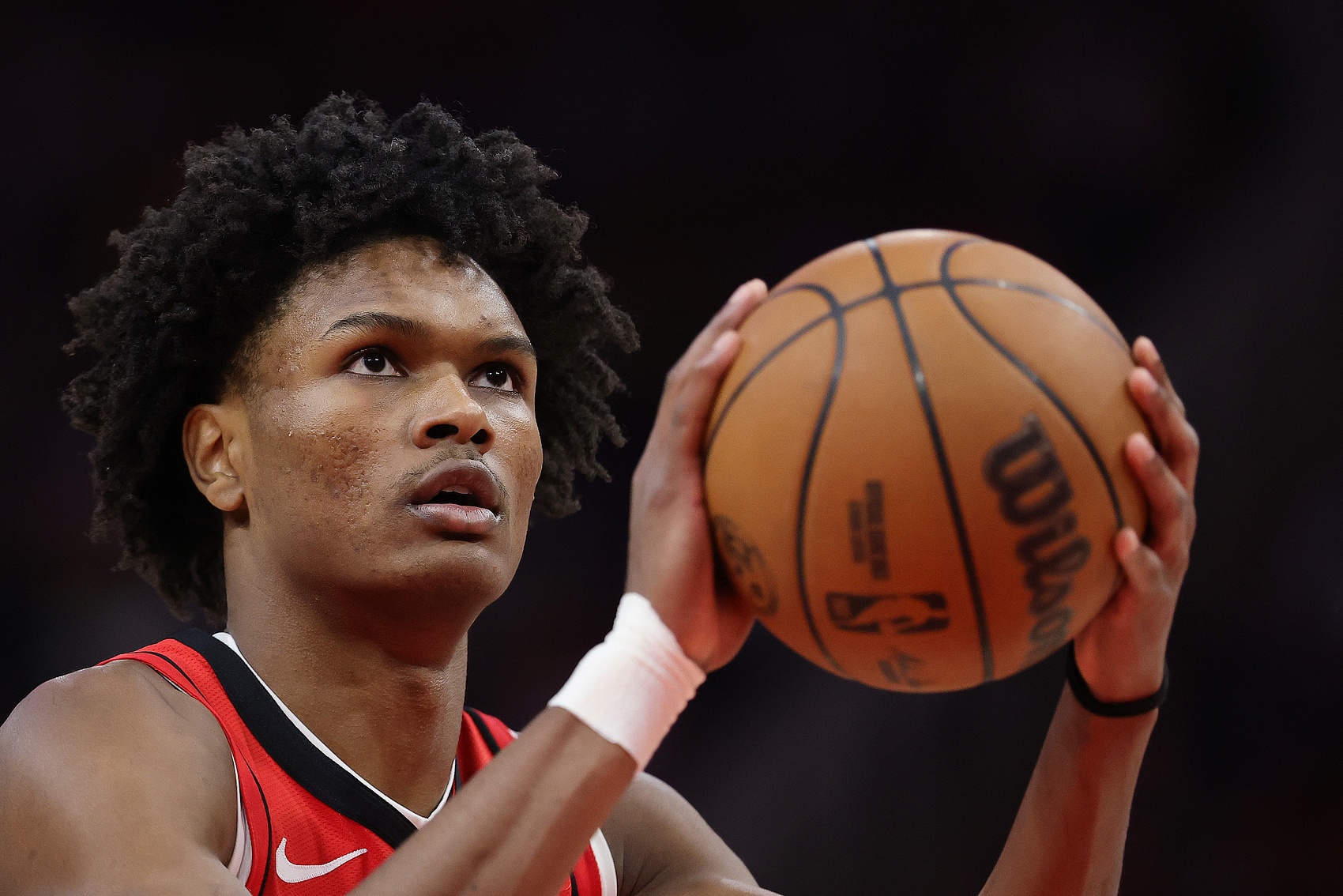 攻防一體！阿門11中7拿到15分10板5助1斷1帽 正負值+17并列最高