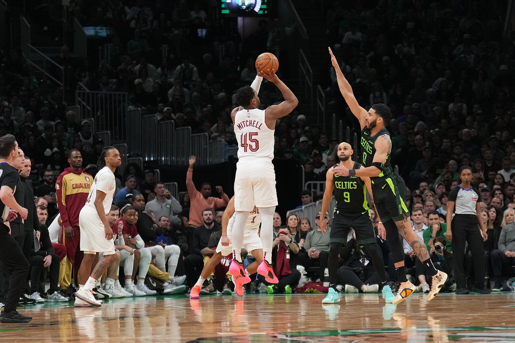 韋德：年輕球員中喜歡雙探花&華子&米切爾 很高興看到新一代崛起