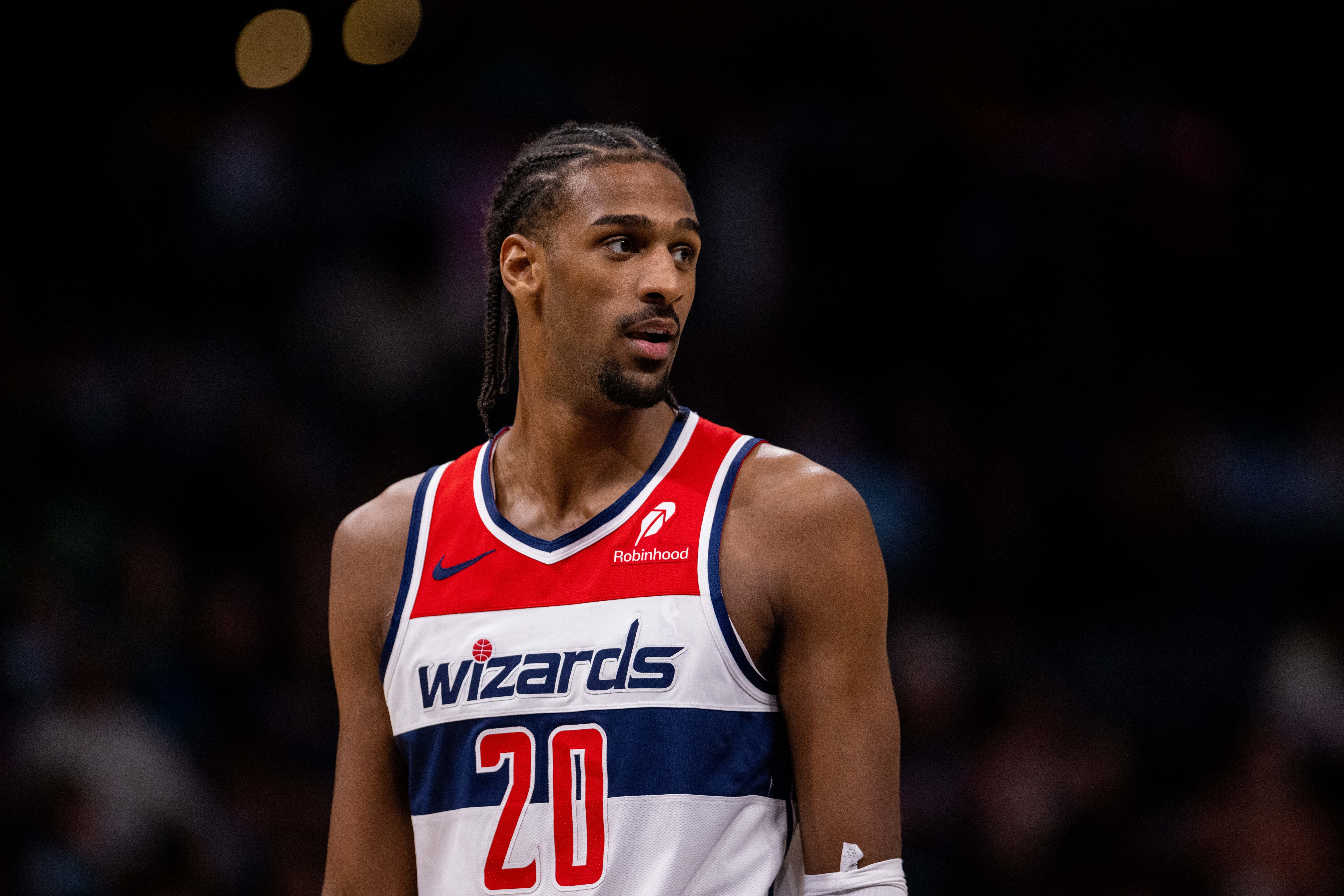 有所成長！薩爾15中8&6罰5中砍下全隊(duì)最高22分 另有7板&4前場板