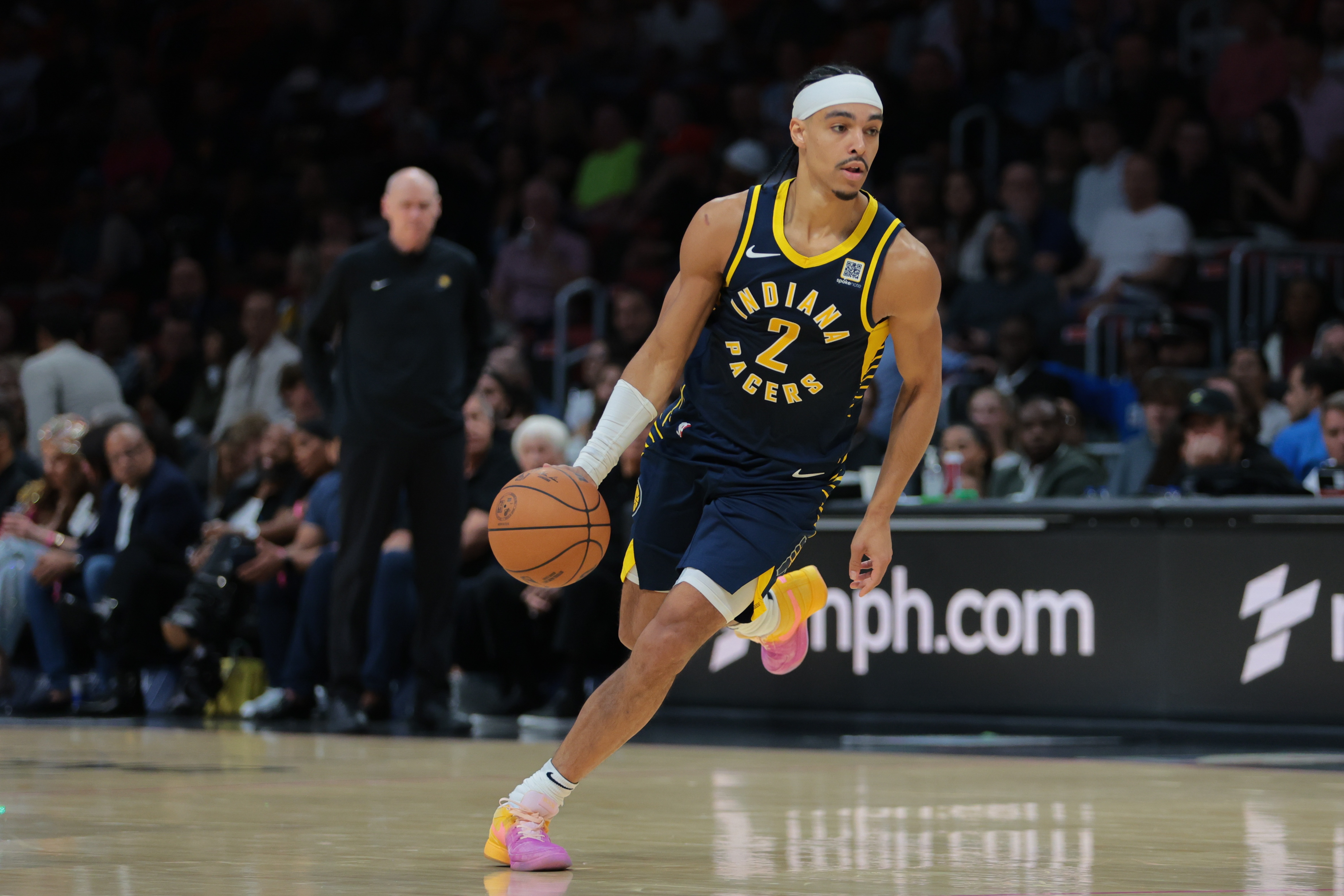 來勁！內姆哈德半場5投3中得10分5板1助 做到了0失誤