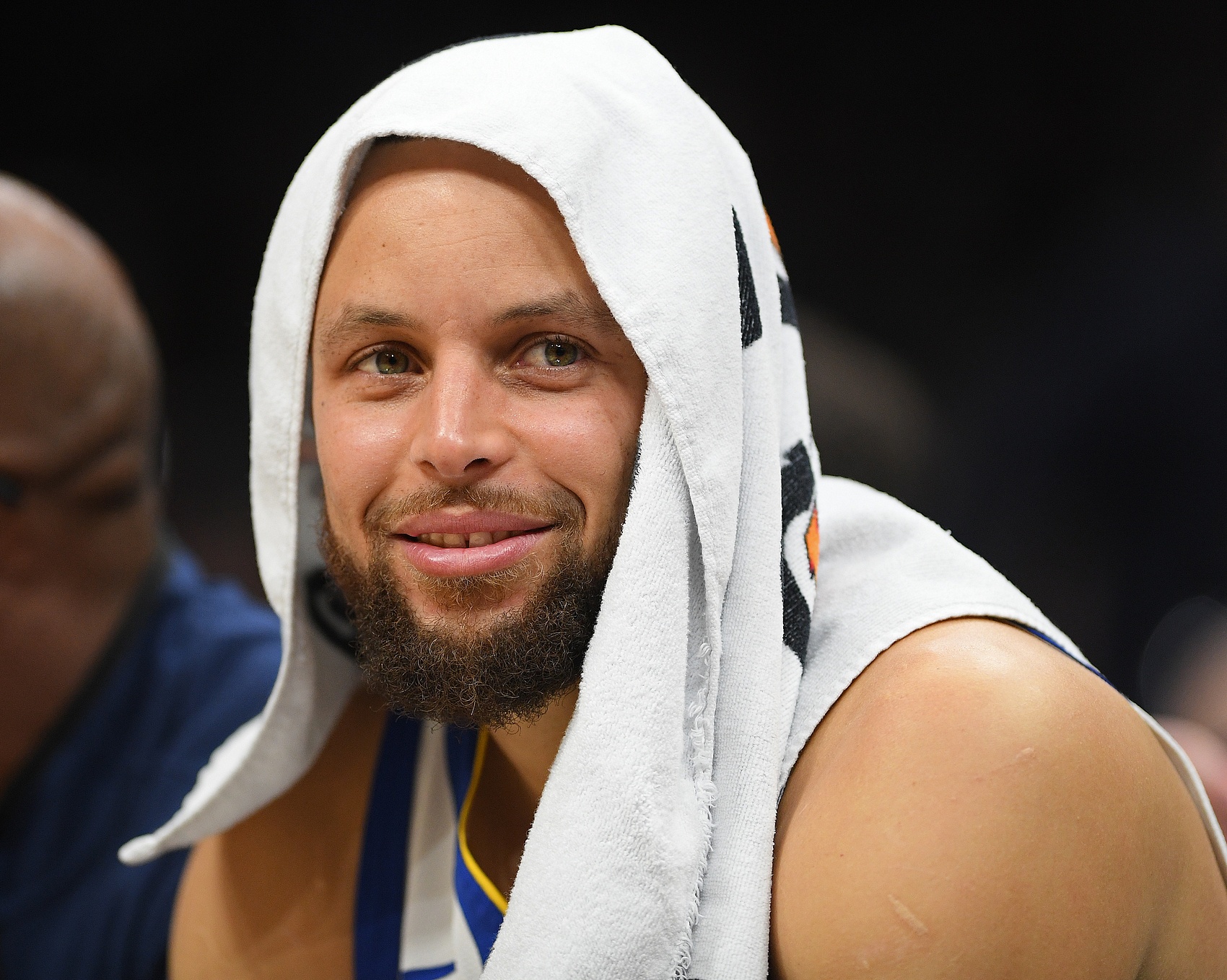 鵜鶘解說(shuō)：沒(méi)多少人像庫(kù)里在客場(chǎng)那樣大受愛(ài)戴 每人都呼喊他名字