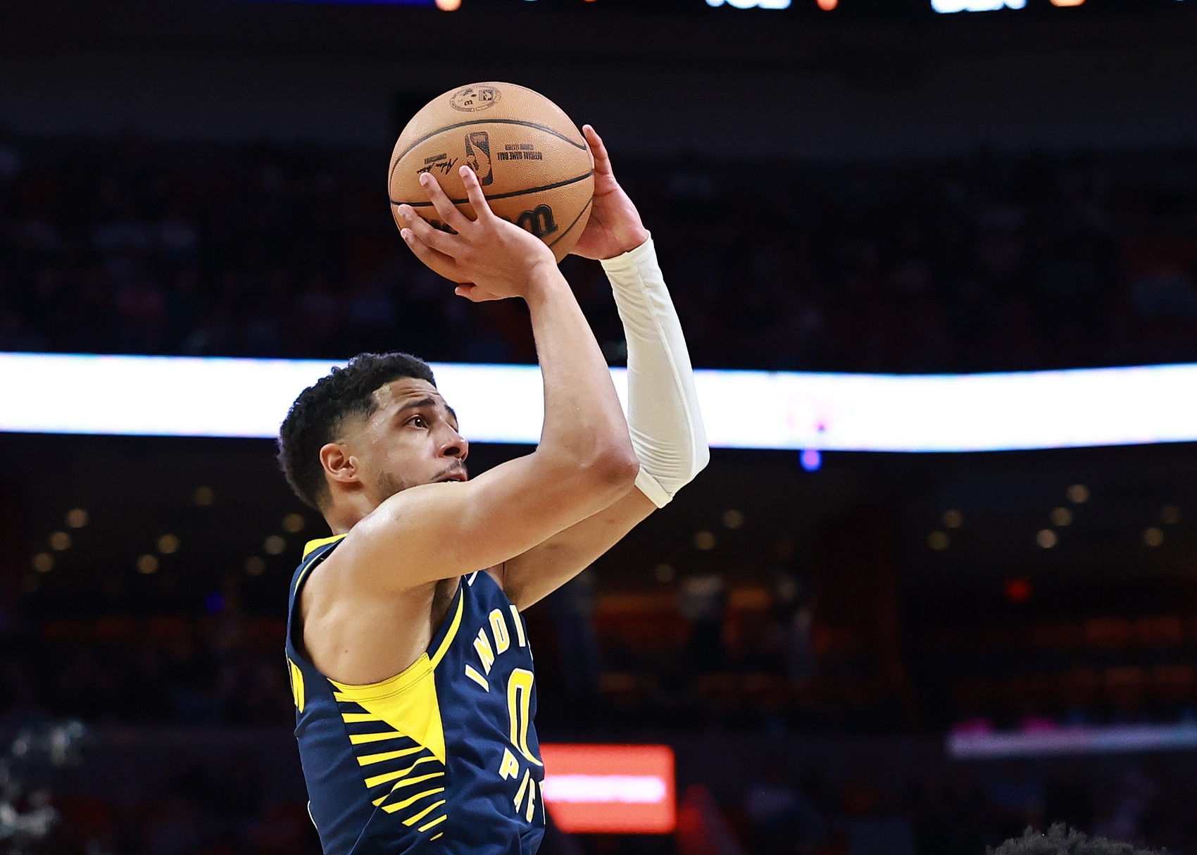 今天先攻了！哈利伯頓首節三分5中3得到9分3板2斷 沒有失誤