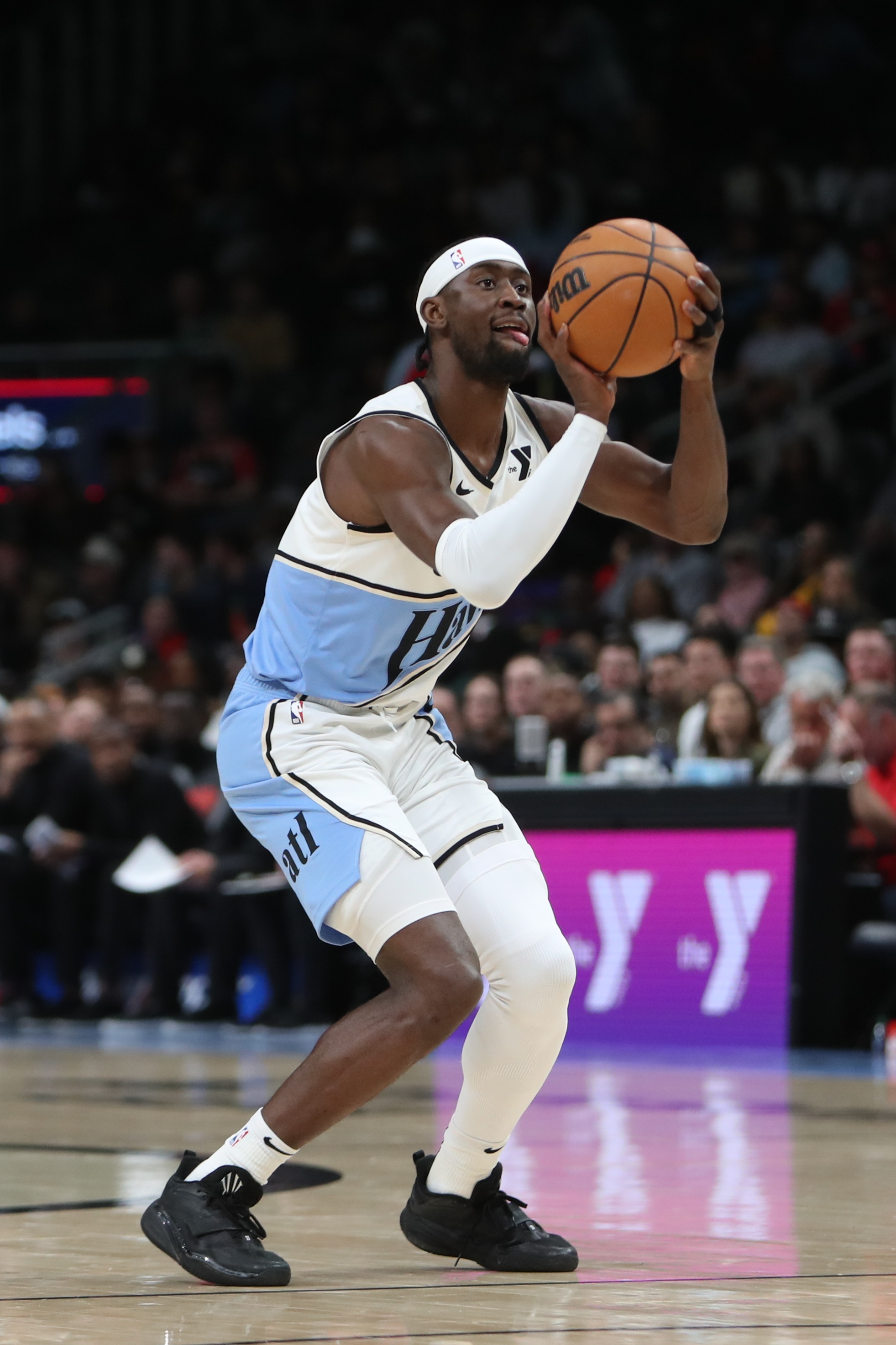 老鷹客戰雄鹿：勒韋爾因生病出戰成疑