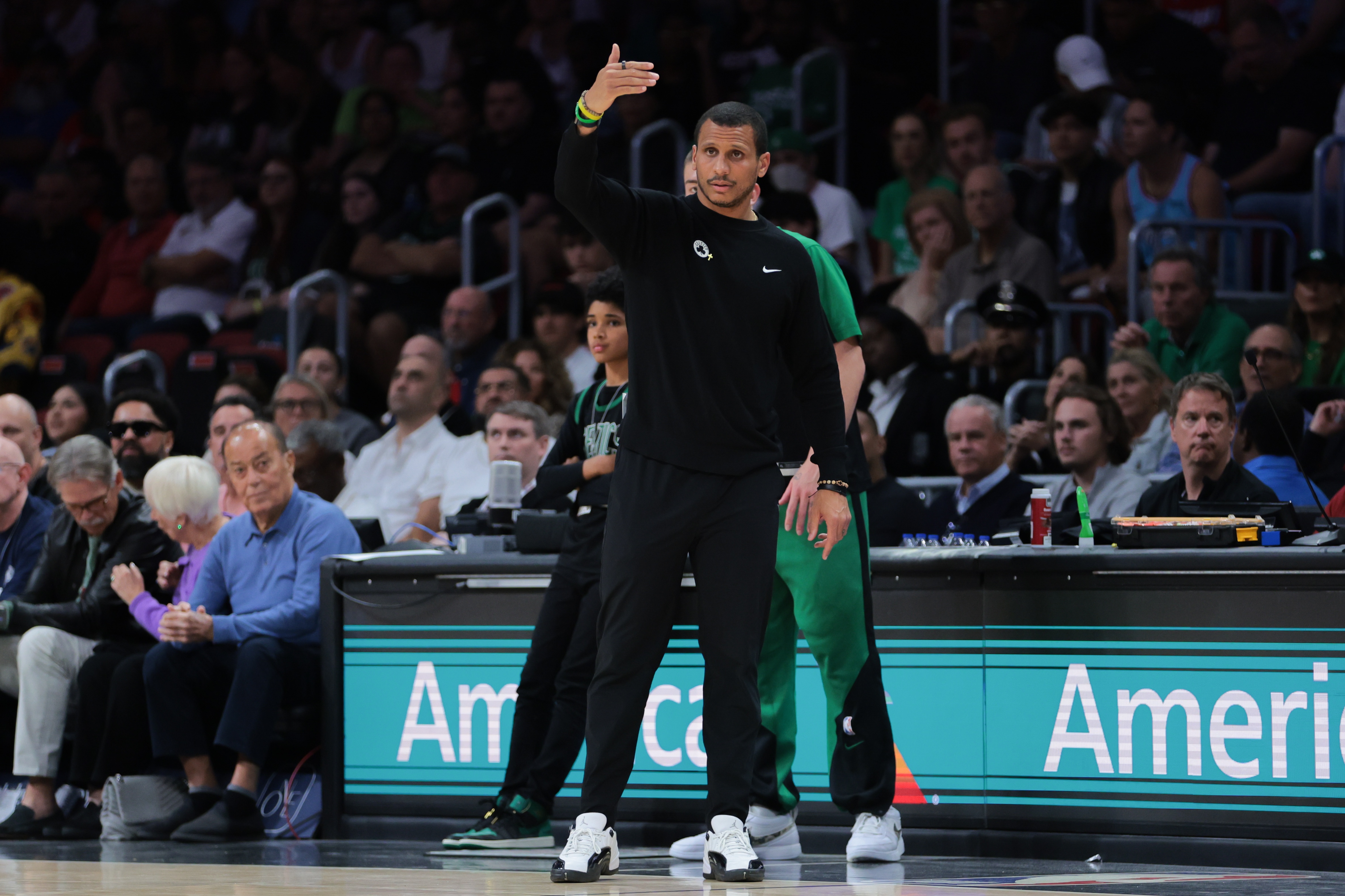 賽季前39個客場贏32場！綠軍與2015-16賽季的勇士并列&歷史唯二