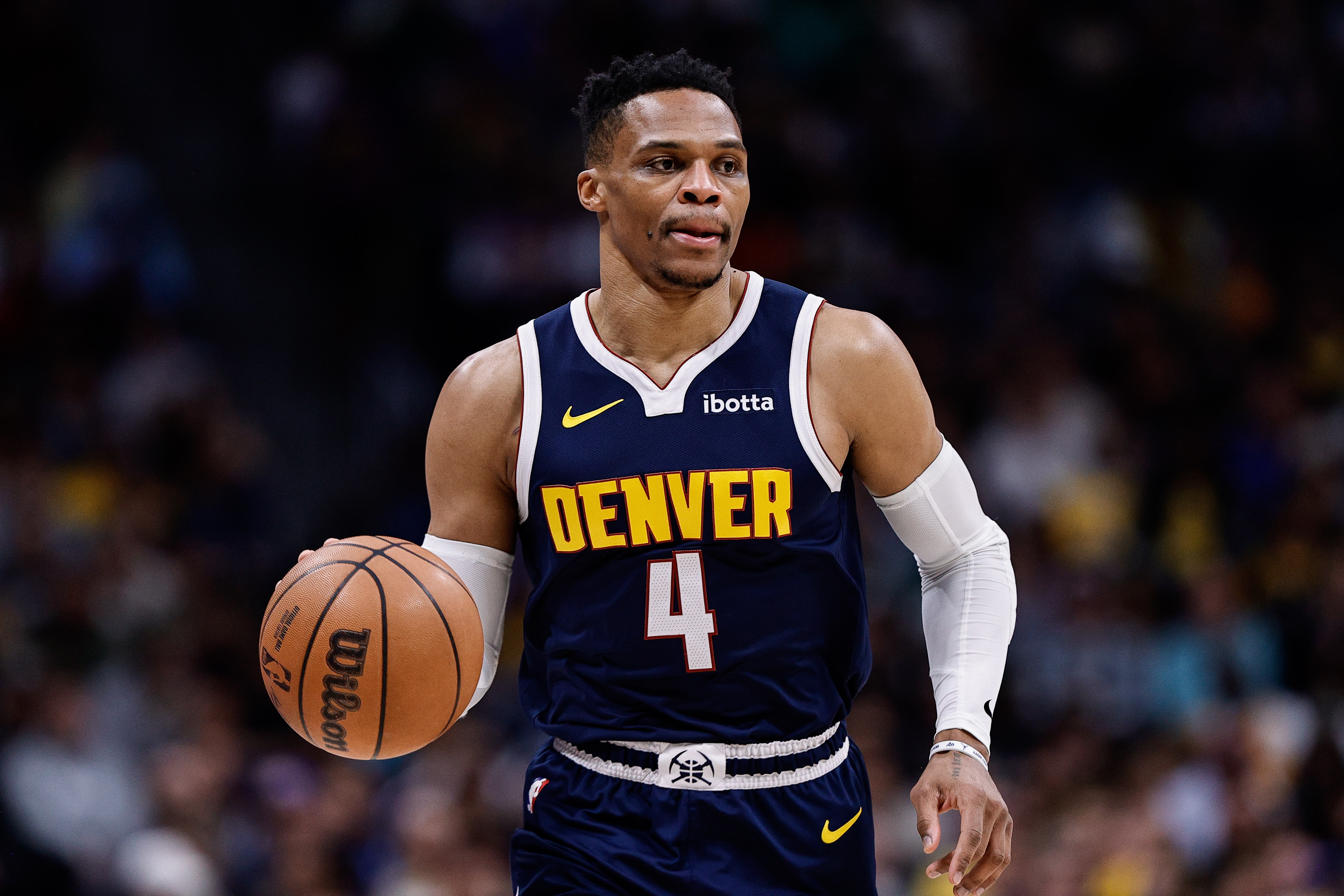 穩定發揮！威少半場6中3拿到7分4助攻1搶斷