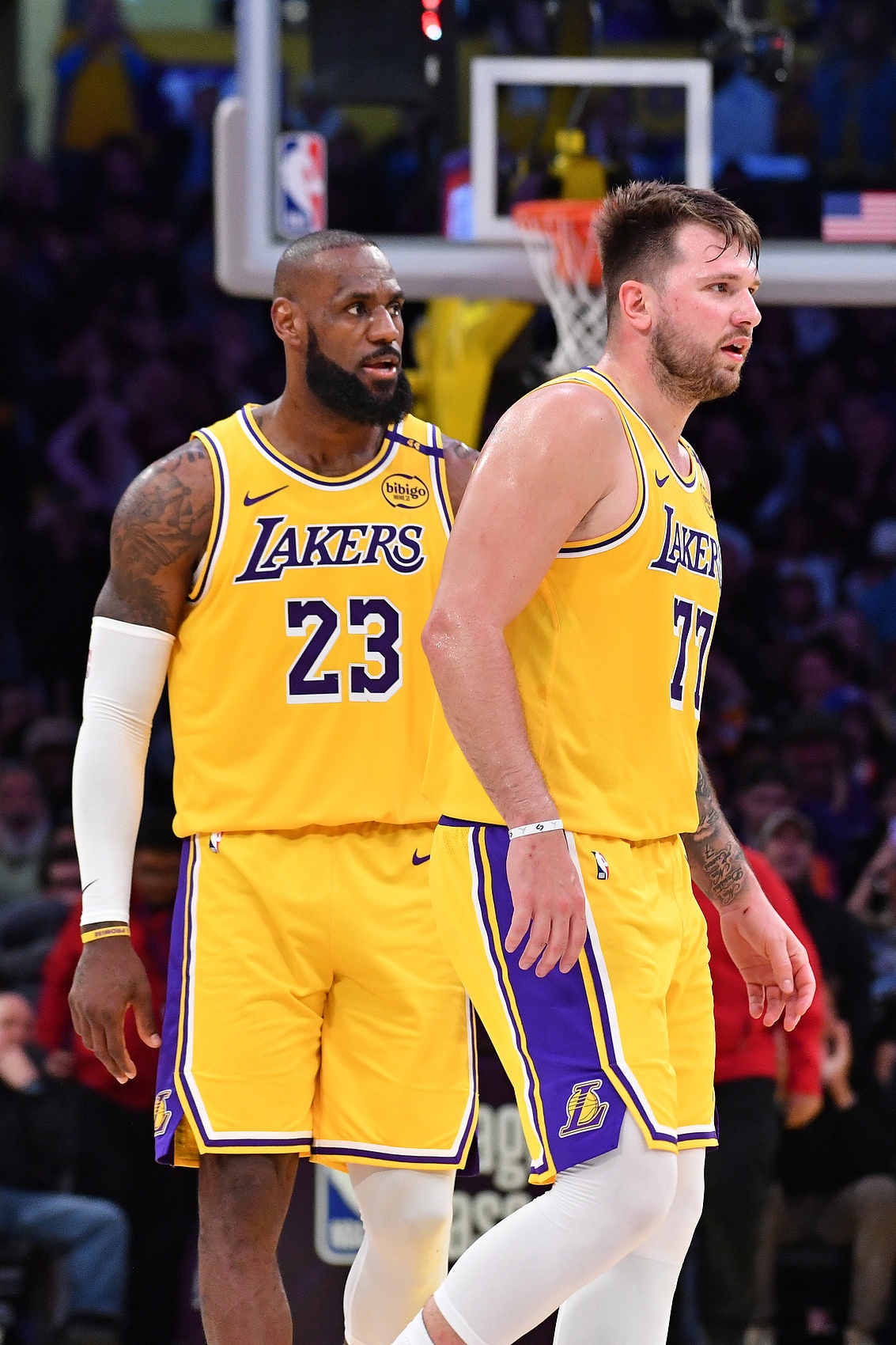 外線失準！湖人首節(jié)三分14投僅2中 首發(fā)五人合計7中0