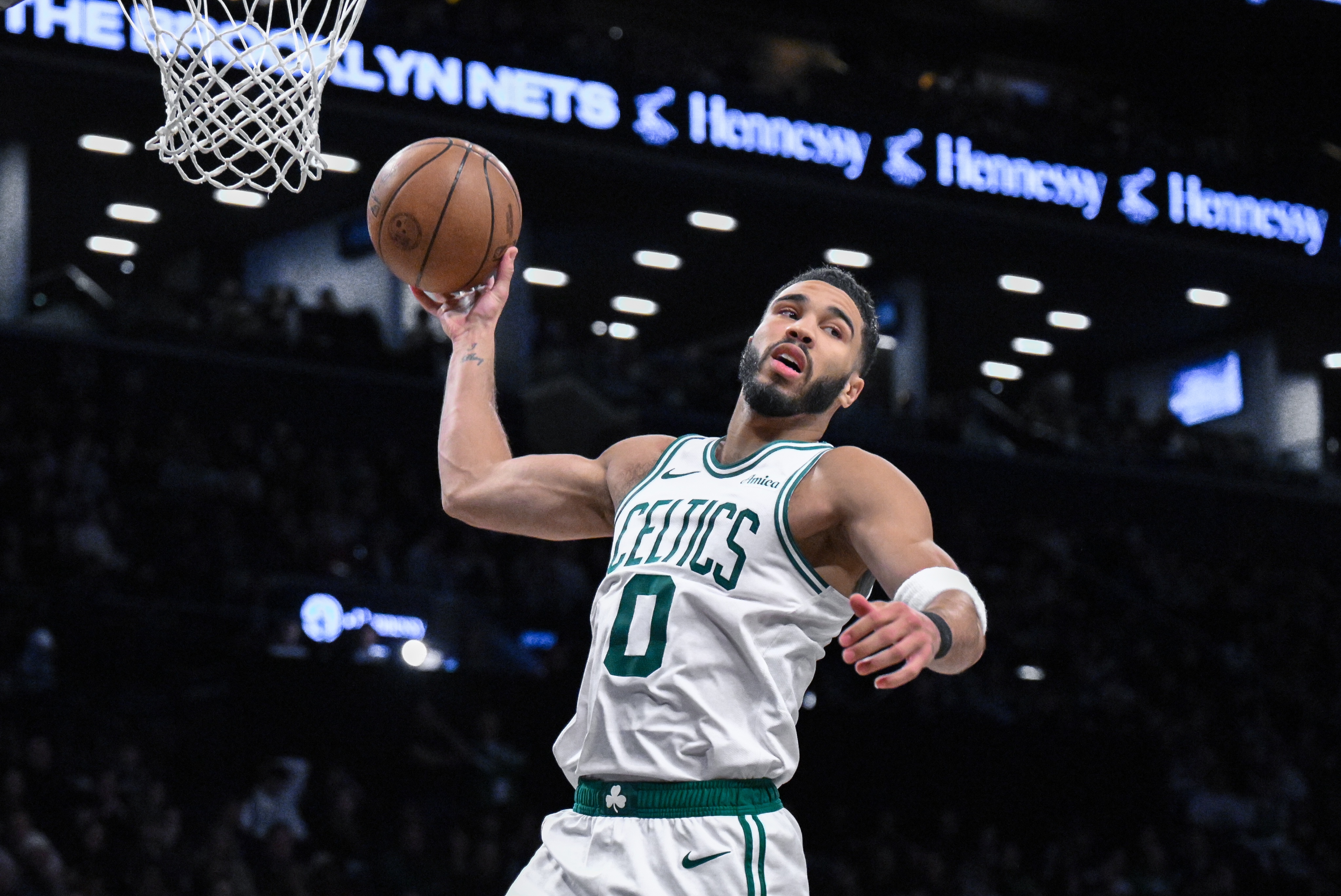 能攻能搶！塔圖姆24中10拿下25分14板2助1帽