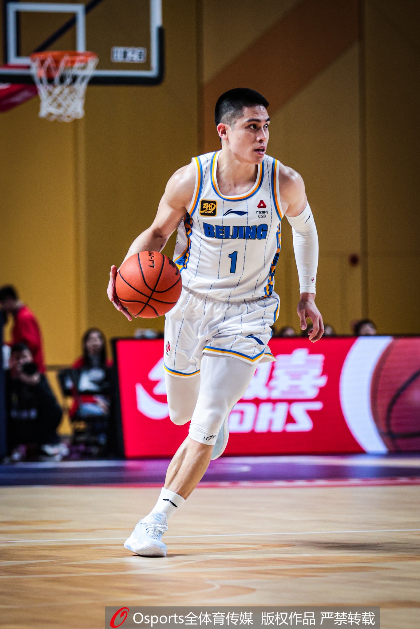 輕松寫意！陳盈駿首節(jié)5中4得9分3助1斷