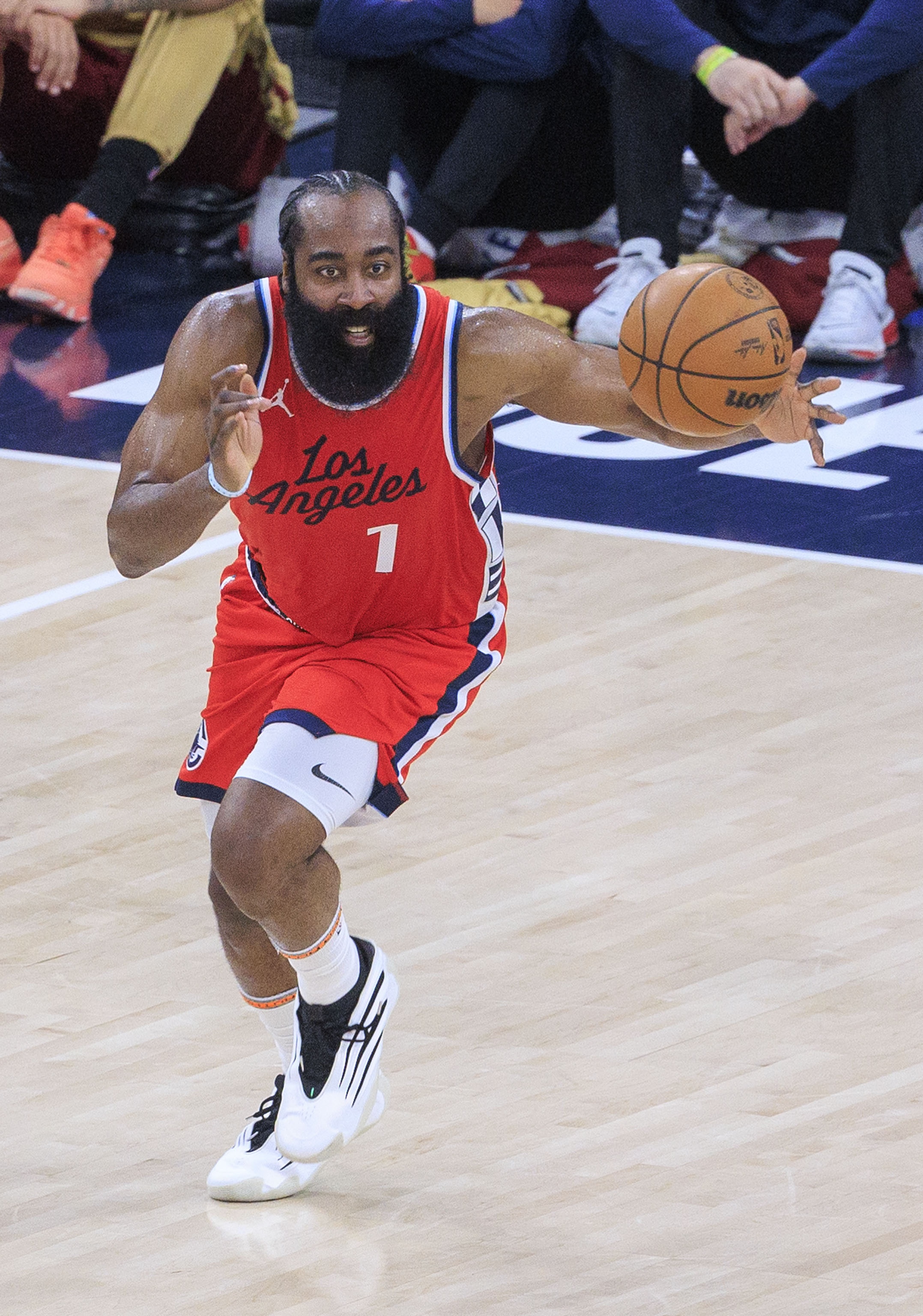 35歲200+天！哈登單賽季達成1500+分500+助攻 歷史后衛最老