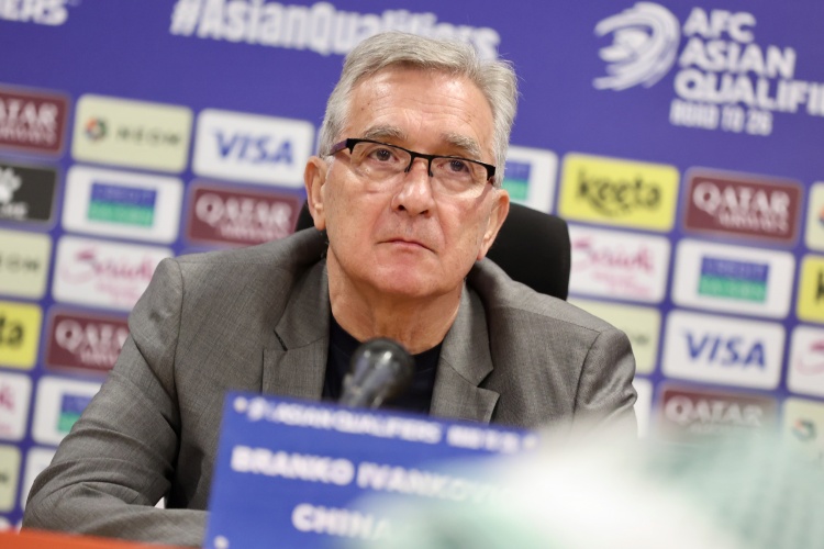 孫繼海談國足：中場菱形站位值得商榷，不太適合國腳發揮出水平