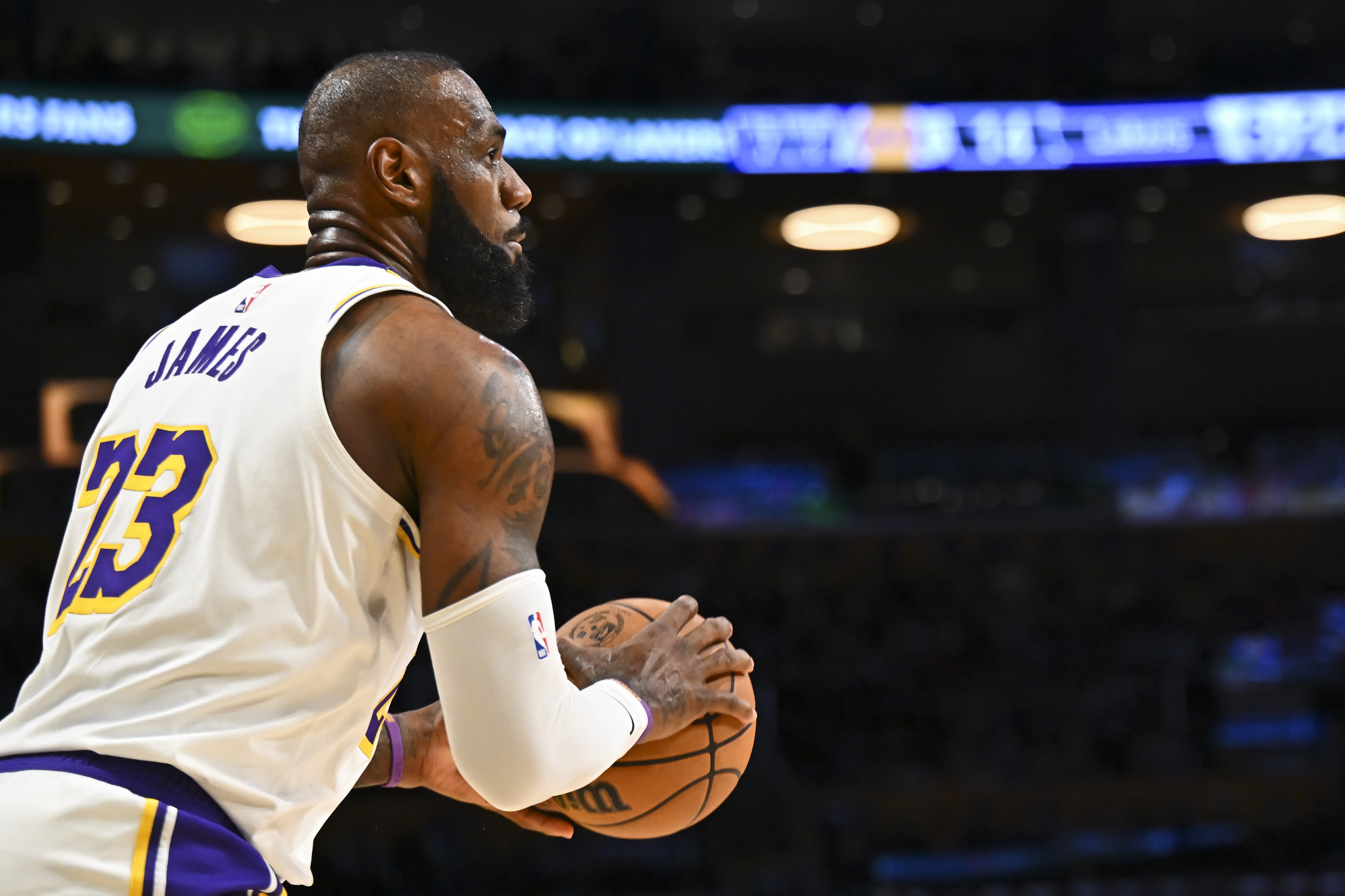 詹姆斯：小里的上籃曾一度拯救了我們 本有機會贏下比賽的