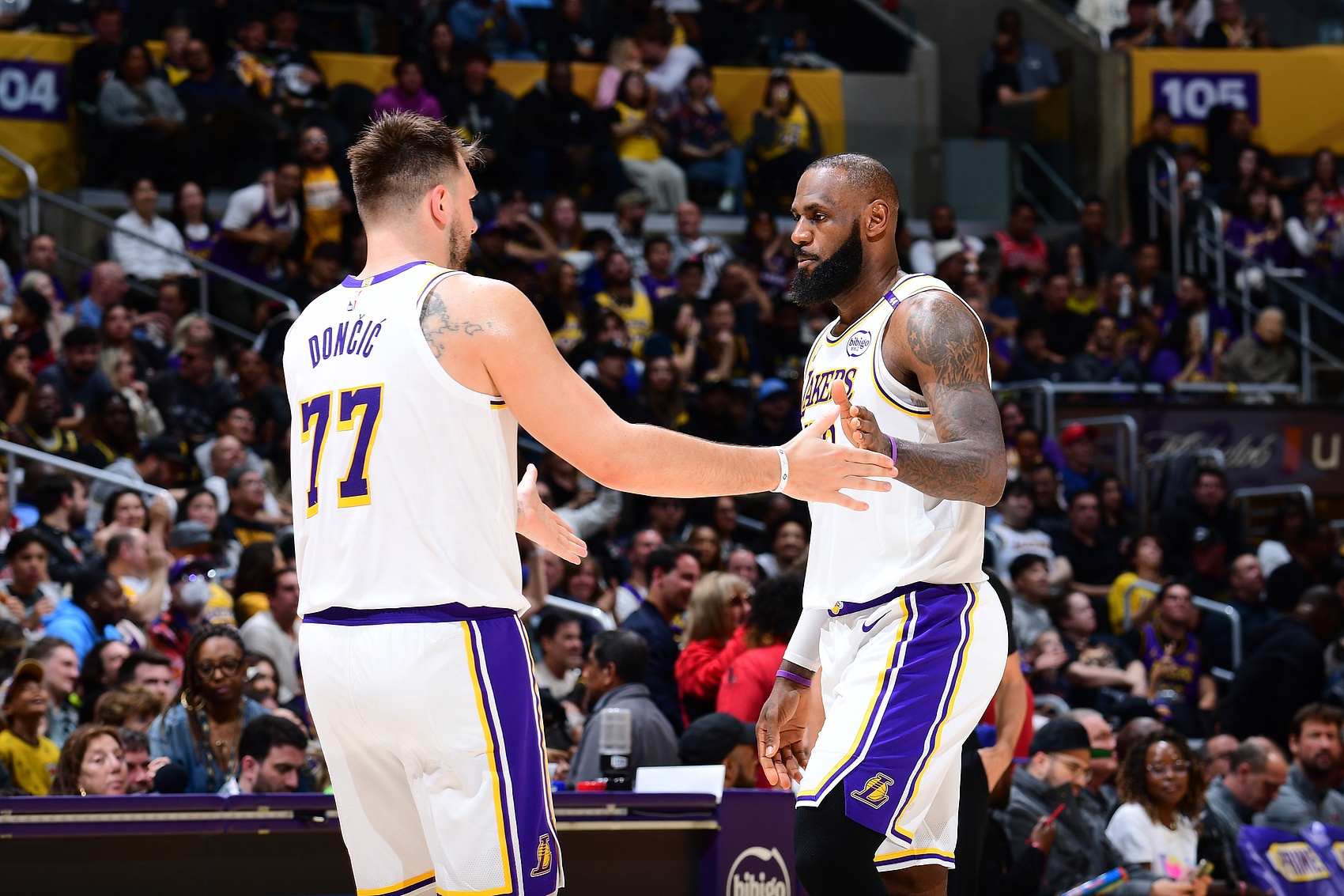 東契奇：進(jìn)攻端還要與詹姆斯&里夫斯再配合 我們?cè)谂φ业睫k法