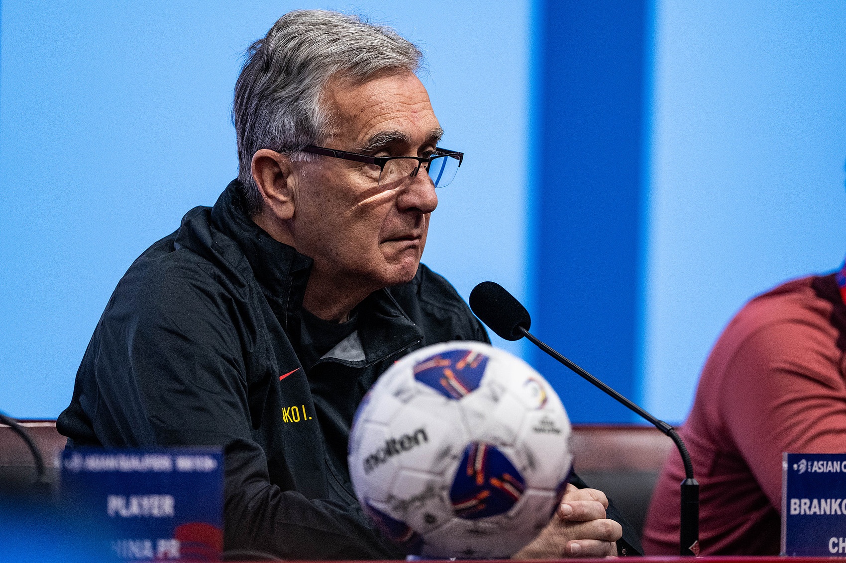 媒體人：國足最后兩場拿6分是最美好的設(shè)想，但也是極其艱難的