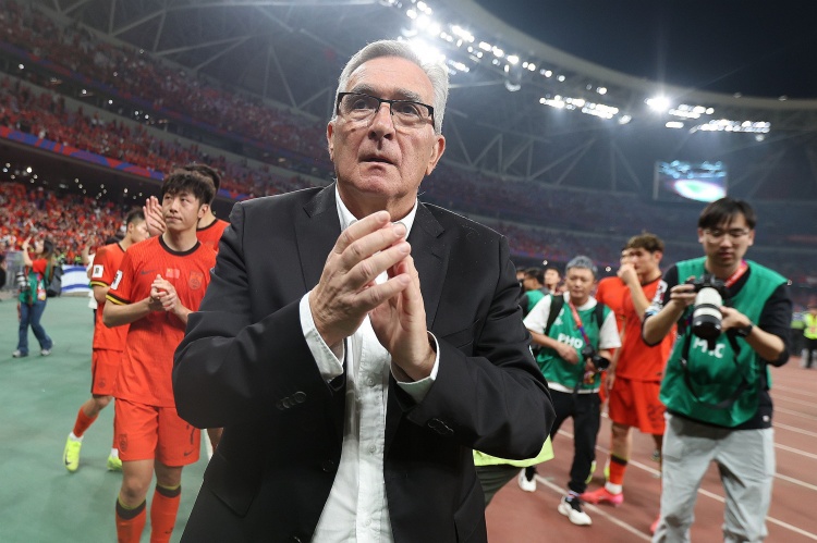 足球報：印尼、巴林敢想敢贏得到豐厚回報，伊萬缺乏足夠的勇氣